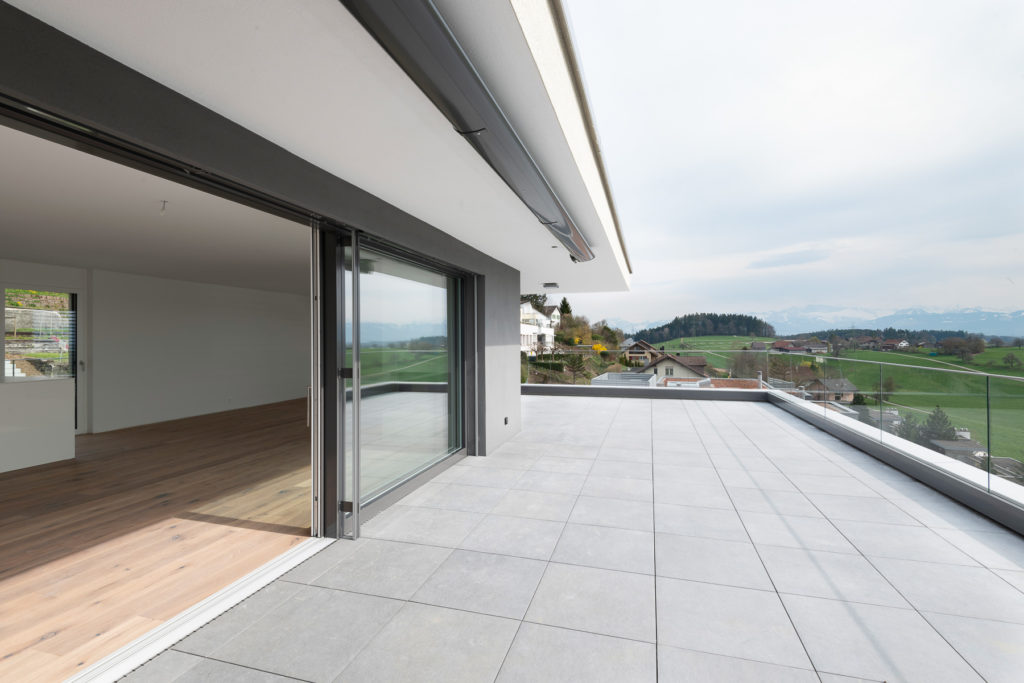 ArchiPicture, Immobilienfotograf, Zürich, Ostschweiz Wohnungseingang mit Terrasse